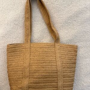 Draper James Woven Straw Summer/Beach Tote in Tan with Navy interior